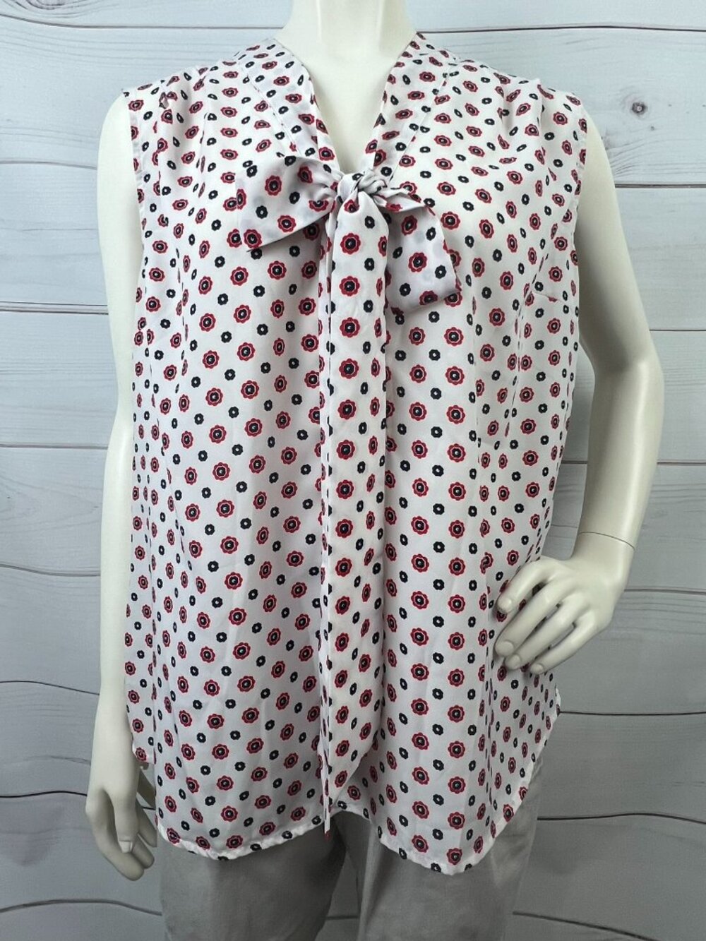 41 Hawthorn White Navy Red Floral Tie Neck Bow Sleeveless Blouse - Size 2X